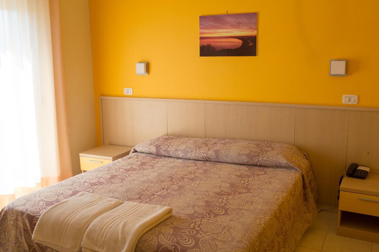 Hotel Holiday Vasto Zewnętrze zdjęcie