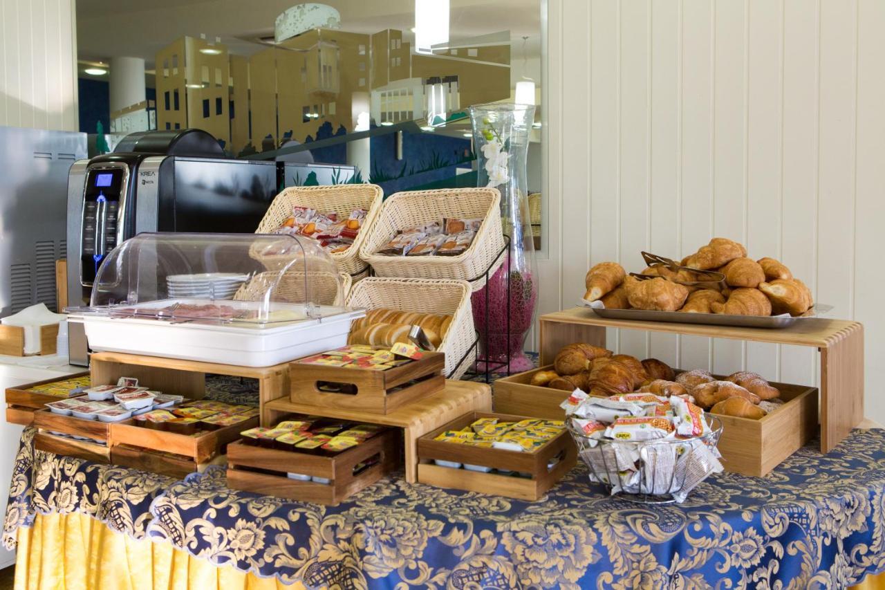 Hotel Holiday Vasto Zewnętrze zdjęcie